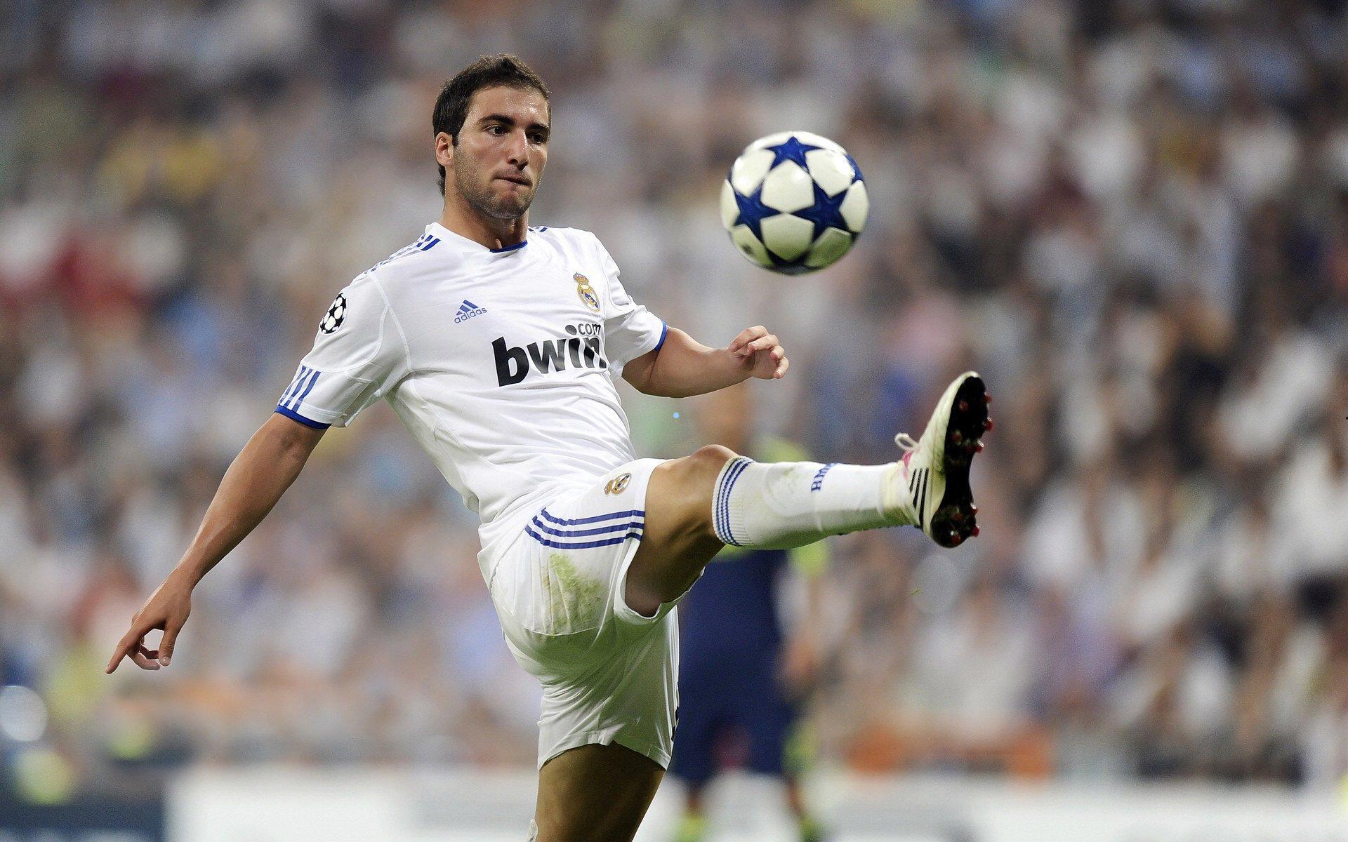 PG-瓜迪奥拉寄语胡桑诺夫，首发之位由己定；教练自白，无酒亦可赏极光