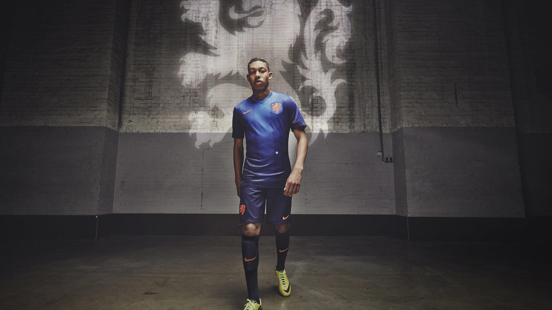 PG模拟器：罗马与阿斯顿维拉就马伦租借展开拉锯战，英超射手的亚平宁之路与职业生涯十字路口