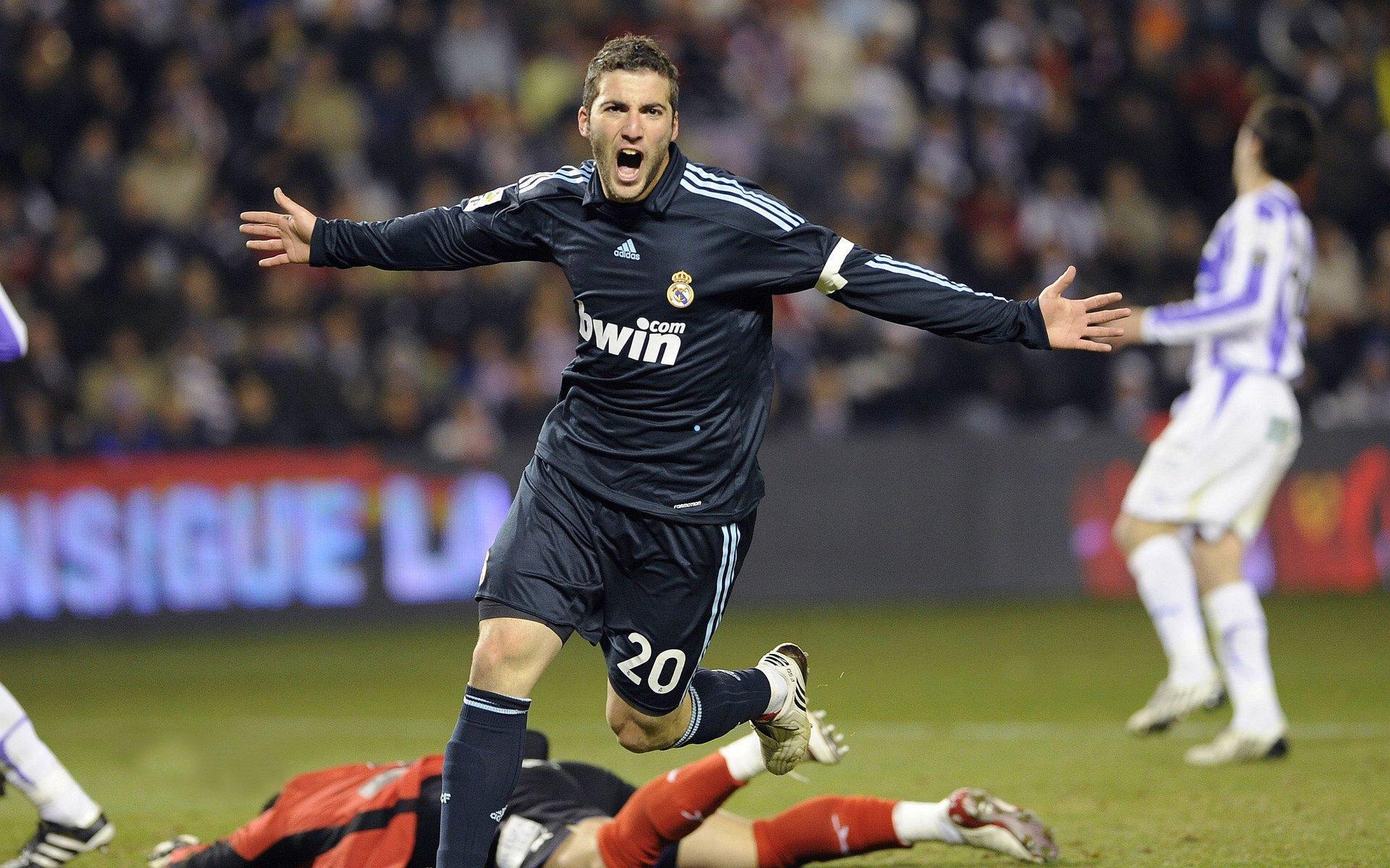 雷吉隆坦言，并肩梅西，点燃绿茵生涯新火焰