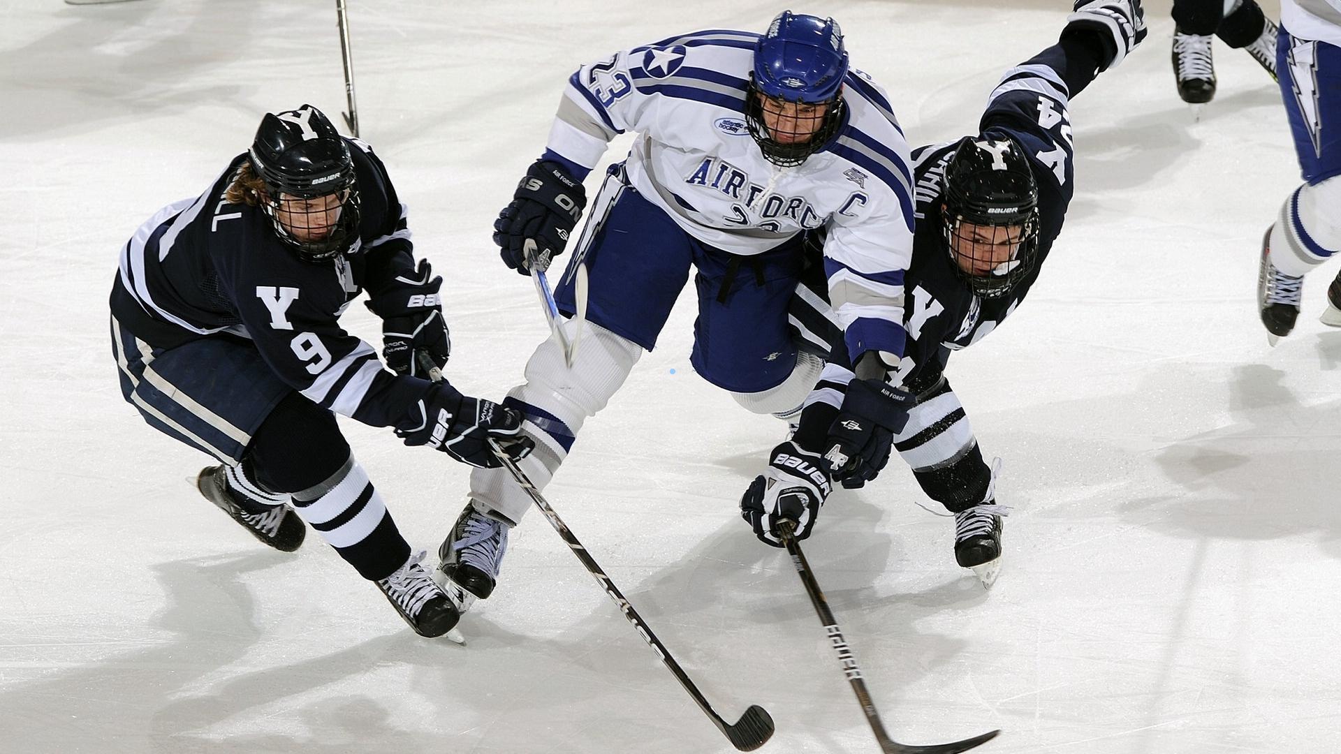 张奔斗甩开护肘，在网球海洋中畅游如瑜